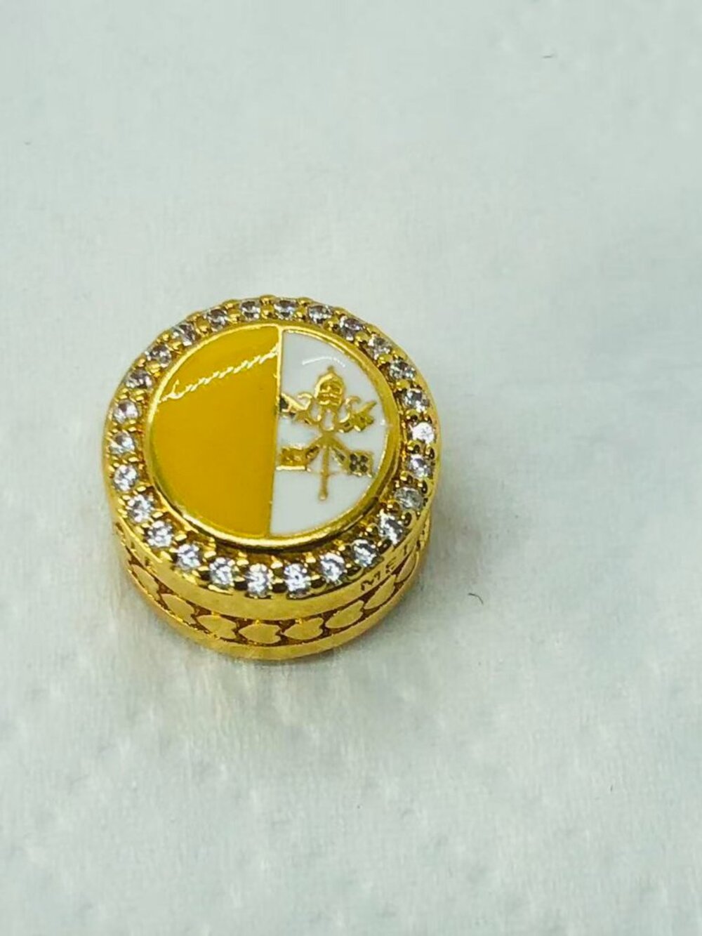 ✨ ✨PANDORA Vatican Flag Exclusive Shine Gold Charm